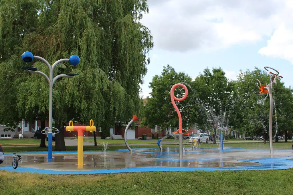 Travaux : Ajout d&rsquo;une surface en caoutchouc autour des jeux d&rsquo;eau du parc de Montpellier