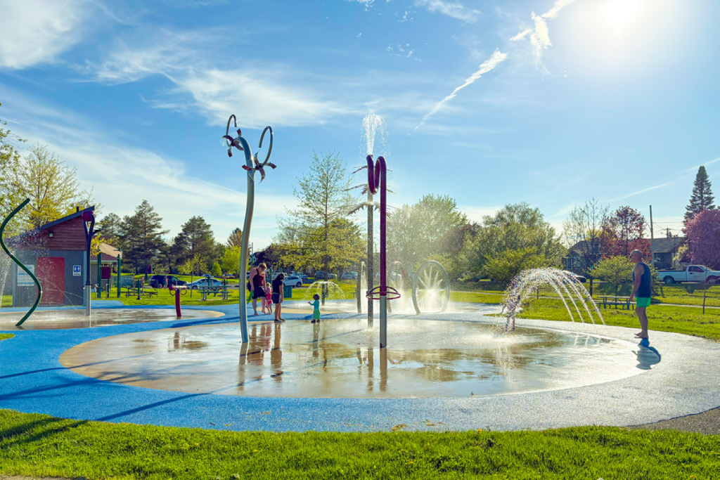Les jeux d’eau du parc du Ruisseau sont maintenant ouverts : Profitez-en dès maintenant !